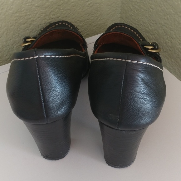 Used NATURALIZER Winsome Stacked Heels - Picture 4 of 5